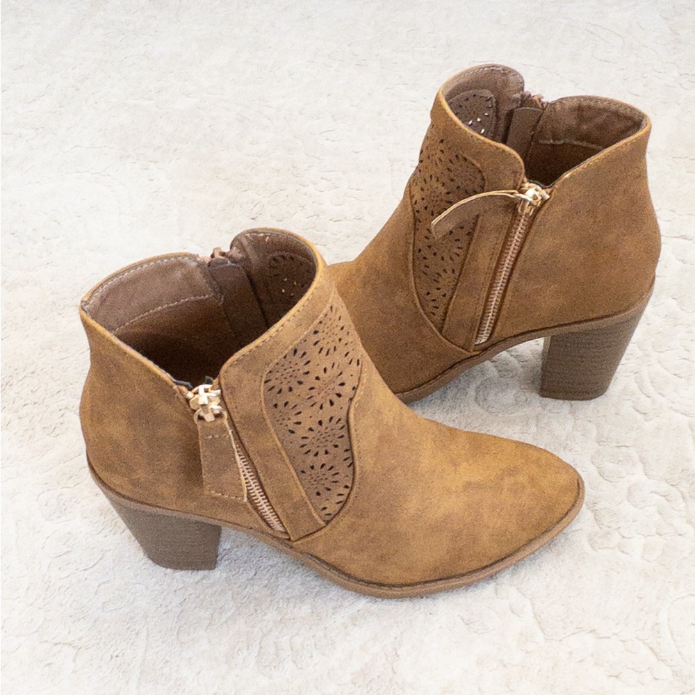 Brown ankle boots side zipper faux suede Lucita size 7.5